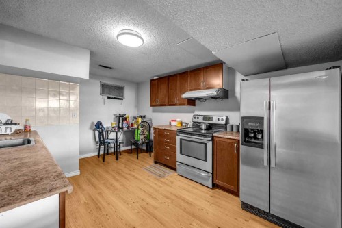 1019 Falworth Road Ne, Calgary, AB - Indoor Photo Showing Kitchen