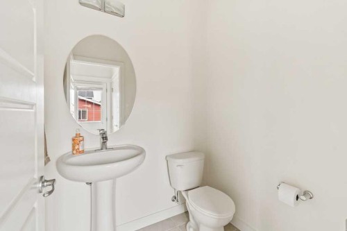 286 Redstone Drive Ne, Calgary, AB - Indoor Photo Showing Bathroom