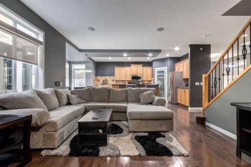 10 Chapala Road Se, Calgary, AB - Indoor Photo Showing Living Room