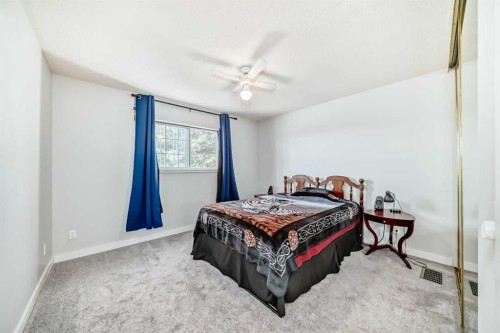3315 Catalina Boulevard Ne, Calgary, AB - Indoor Photo Showing Bedroom