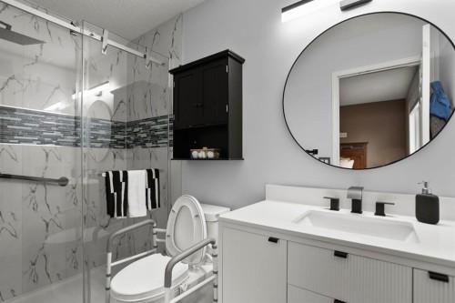 20 Tuscarora Place Nw, Calgary, AB - Indoor Photo Showing Bathroom
