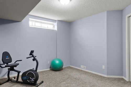 20 Tuscarora Place Nw, Calgary, AB - Indoor Photo Showing Other Room