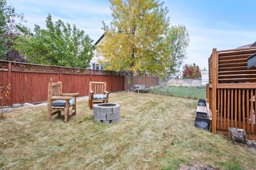 20 Tuscarora Place Nw, Calgary, AB - Outdoor With Backyard