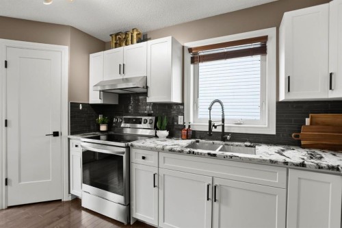 20 Tuscarora Place Nw, Calgary, AB - Indoor Photo Showing Kitchen With Upgraded Kitchen