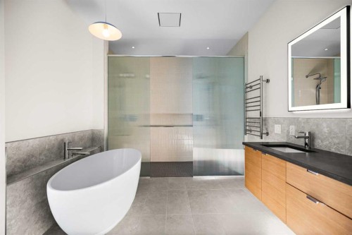 3D Willow Crescent Sw, Calgary, AB - Indoor Photo Showing Bathroom