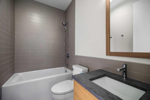 3D Willow Crescent Sw, Calgary, AB - Indoor Photo Showing Bathroom
