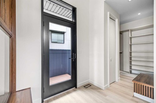 3D Willow Crescent Sw, Calgary, AB - Indoor Photo Showing Other Room