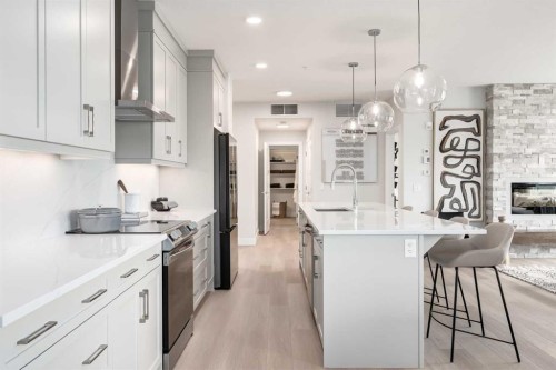 1306-110 Greenbriar Place Nw, Calgary, AB - Indoor Photo Showing Kitchen With Upgraded Kitchen