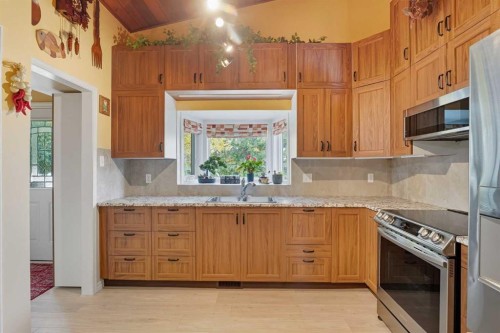 1804 Braemar Place Sw, Calgary, AB - Indoor Photo Showing Kitchen With Double Sink