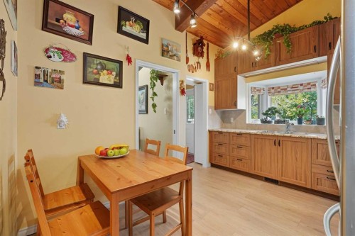 1804 Braemar Place Sw, Calgary, AB - Indoor Photo Showing Dining Room