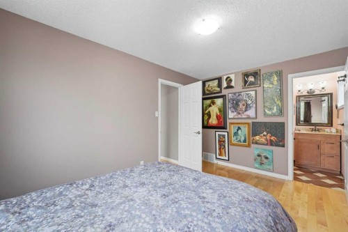 1804 Braemar Place Sw, Calgary, AB - Indoor Photo Showing Bedroom