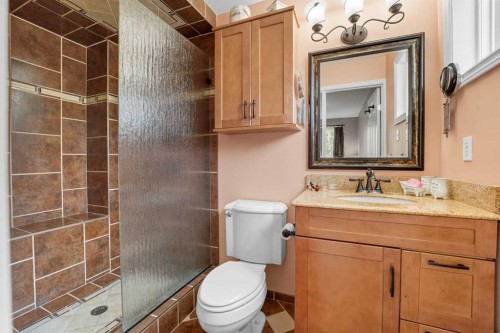 1804 Braemar Place Sw, Calgary, AB - Indoor Photo Showing Bathroom