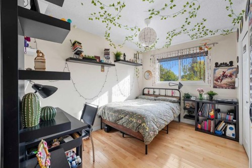 1804 Braemar Place Sw, Calgary, AB - Indoor Photo Showing Bedroom