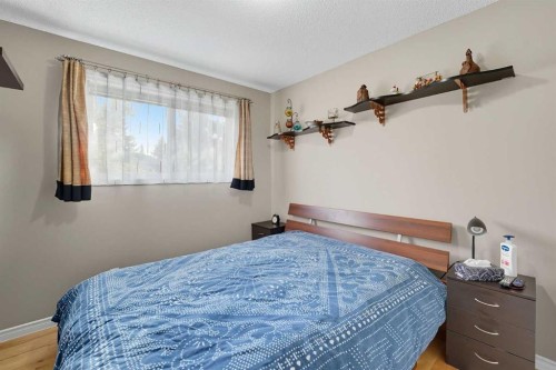1804 Braemar Place Sw, Calgary, AB - Indoor Photo Showing Bedroom
