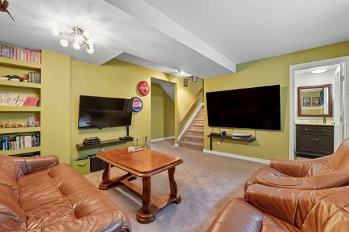 1804 Braemar Place Sw, Calgary, AB - Indoor Photo Showing Living Room