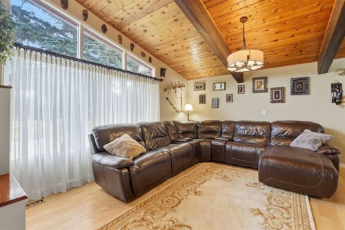 1804 Braemar Place Sw, Calgary, AB - Indoor Photo Showing Living Room