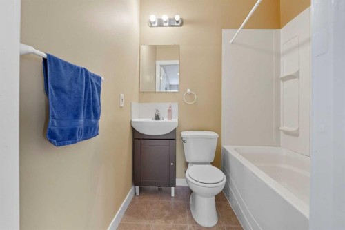 1804 Braemar Place Sw, Calgary, AB - Indoor Photo Showing Bathroom