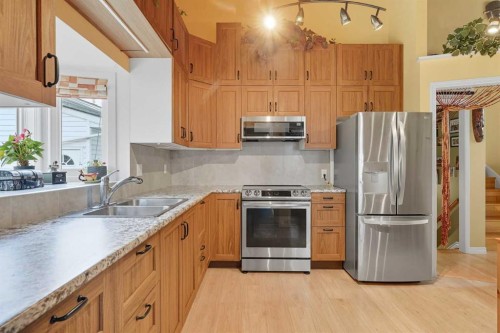 1804 Braemar Place Sw, Calgary, AB - Indoor Photo Showing Kitchen With Double Sink