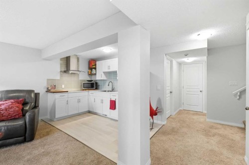 78 Copperpond Street Se, Calgary, AB - Indoor Photo Showing Kitchen
