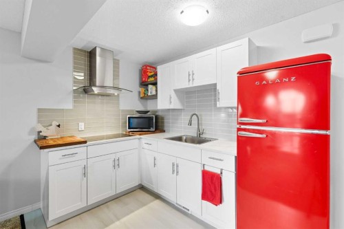 78 Copperpond Street Se, Calgary, AB - Indoor Photo Showing Kitchen