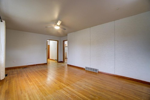 4705 3 Street West, Claresholm, AB - Indoor Photo Showing Other Room