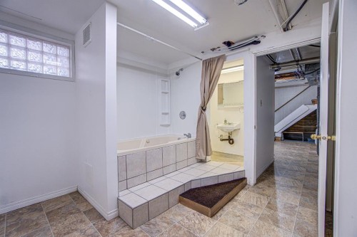 4705 3 Street West, Claresholm, AB - Indoor