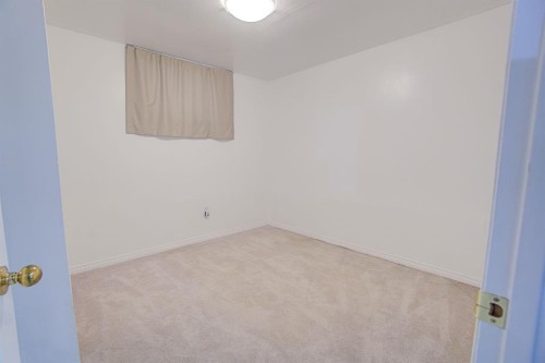 4705 3 Street West, Claresholm, AB - Indoor Photo Showing Other Room