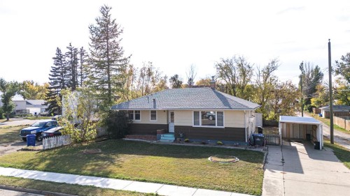 4705 3 Street West, Claresholm, AB - Outdoor