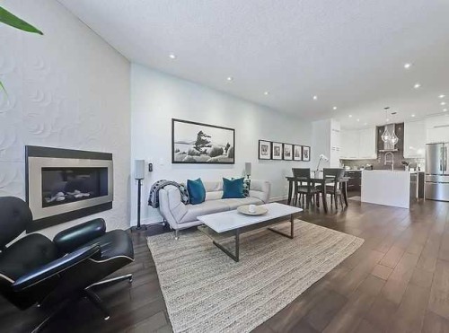 455 20 Avenue Ne, Calgary, AB - Indoor Photo Showing Living Room With Fireplace
