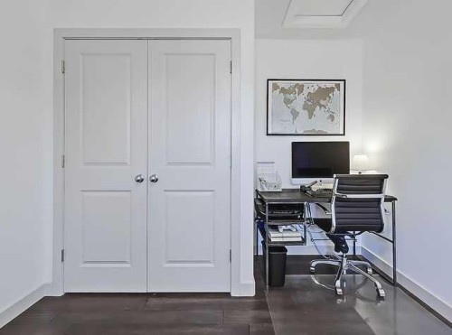 455 20 Avenue Ne, Calgary, AB - Indoor Photo Showing Office