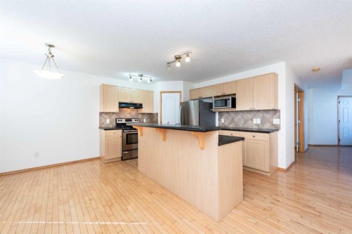 17 Royal Birkdale Crescent Nw, Calgary, AB - Indoor Photo Showing Kitchen