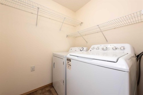 17 Royal Birkdale Crescent Nw, Calgary, AB - Indoor Photo Showing Laundry Room