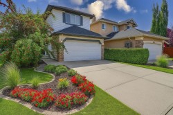 17 Royal Birkdale Crescent NW Calgary, AB T3G 5R4