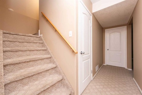 17 Royal Birkdale Crescent Nw, Calgary, AB - Indoor Photo Showing Other Room
