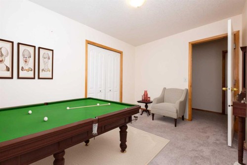 17 Royal Birkdale Crescent Nw, Calgary, AB - Indoor Photo Showing Other Room