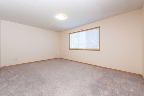 17 Royal Birkdale Crescent Nw, Calgary, AB - Indoor Photo Showing Other Room