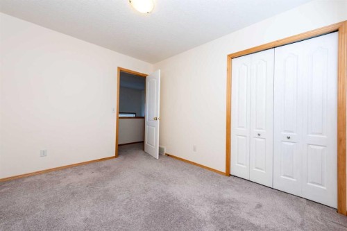 17 Royal Birkdale Crescent Nw, Calgary, AB - Indoor Photo Showing Other Room