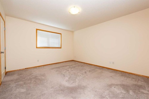 17 Royal Birkdale Crescent Nw, Calgary, AB - Indoor Photo Showing Other Room