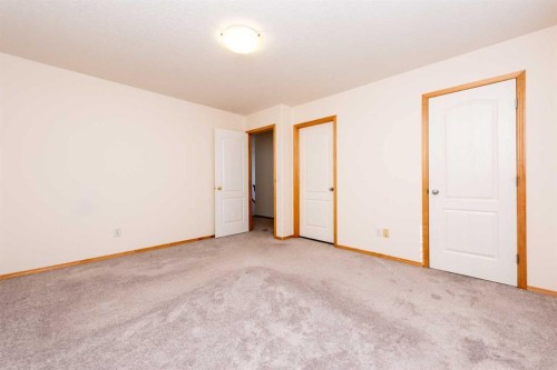 17 Royal Birkdale Crescent Nw, Calgary, AB - Indoor Photo Showing Other Room