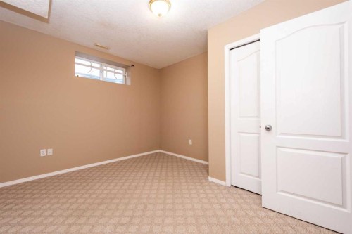 17 Royal Birkdale Crescent Nw, Calgary, AB - Indoor Photo Showing Other Room
