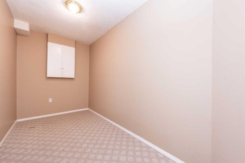 17 Royal Birkdale Crescent Nw, Calgary, AB - Indoor Photo Showing Other Room