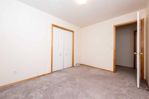 17 Royal Birkdale Crescent Nw, Calgary, AB - Indoor Photo Showing Other Room