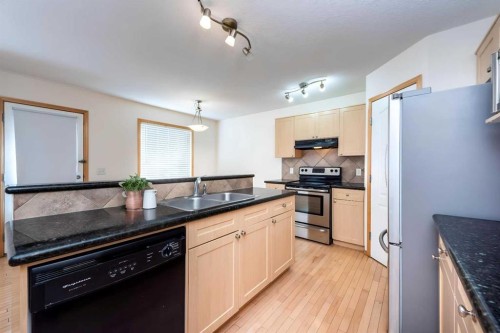 17 Royal Birkdale Crescent Nw, Calgary, AB - Indoor Photo Showing Kitchen With Double Sink