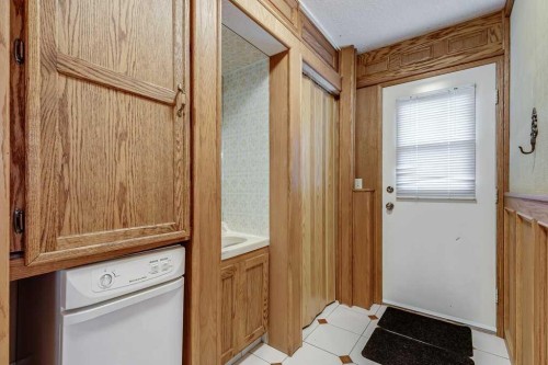 16 Ridgegate Way Sw, Airdrie, AB - Indoor Photo Showing Other Room