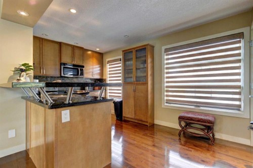 315 Aspen Hills Villas Sw, Calgary, AB - Indoor Photo Showing Kitchen