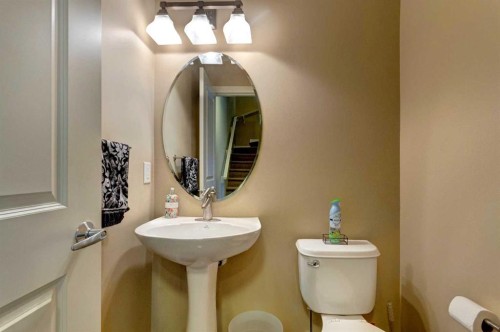 315 Aspen Hills Villas Sw, Calgary, AB - Indoor Photo Showing Bathroom