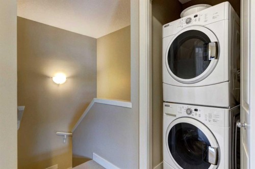 315 Aspen Hills Villas Sw, Calgary, AB - Indoor Photo Showing Laundry Room