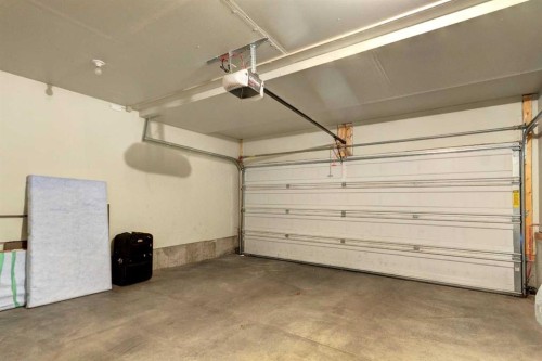 315 Aspen Hills Villas Sw, Calgary, AB - Indoor Photo Showing Garage