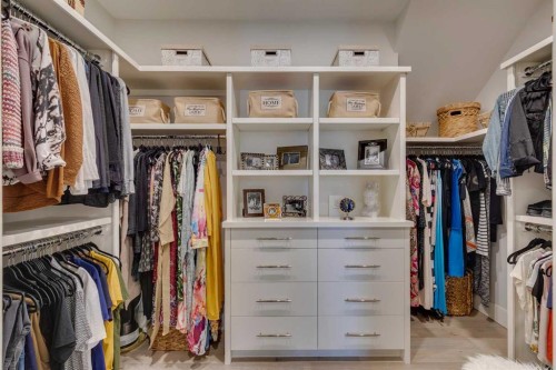 1827 22 Avenue Sw, Calgary, AB - Indoor With Storage