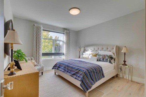 1827 22 Avenue Sw, Calgary, AB - Indoor Photo Showing Bedroom